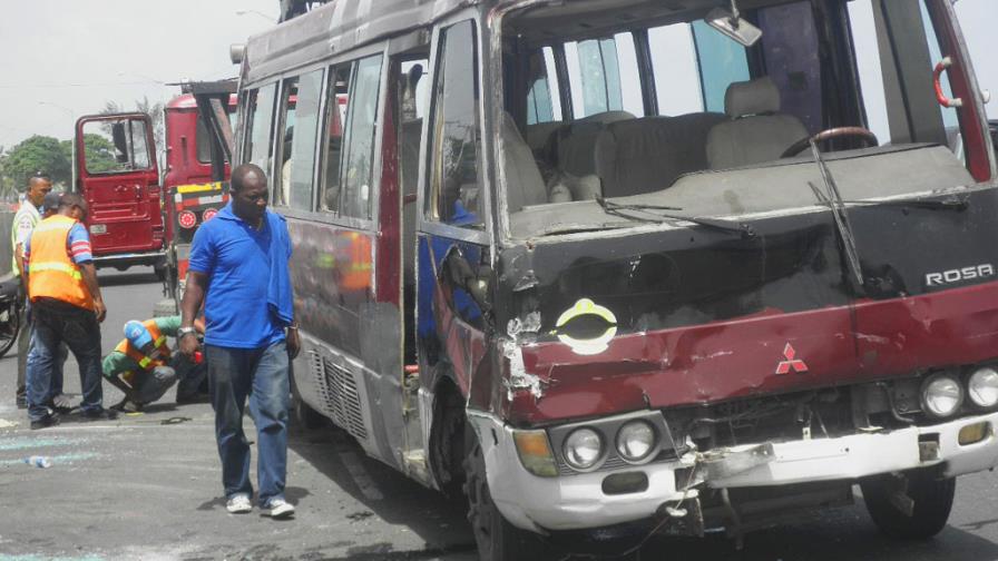 Detienen responsable de accidente en Azua cuando abordaba otra guagua
