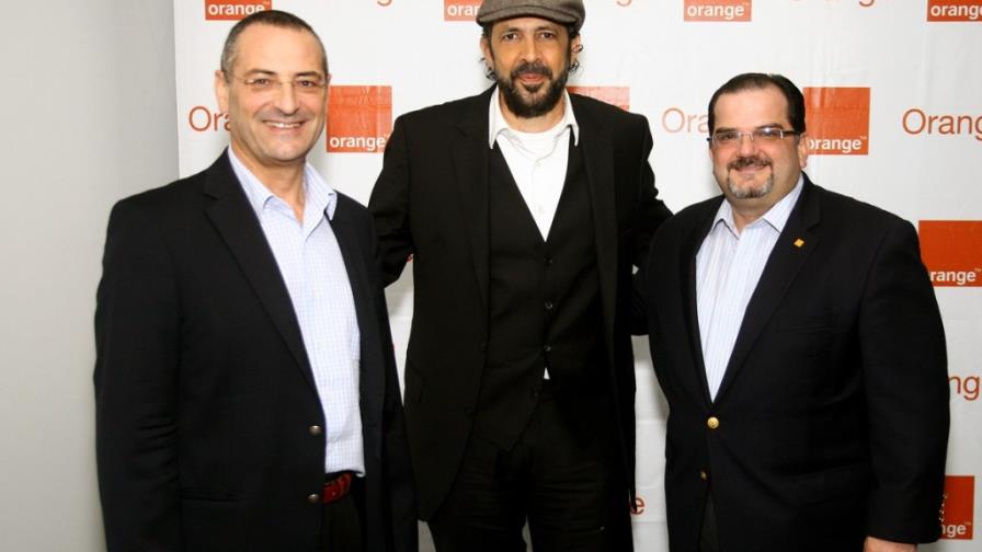 Orange Music y Blackberry presentan a Juan Luis Guerra y 4-40 en AsondeGuerra