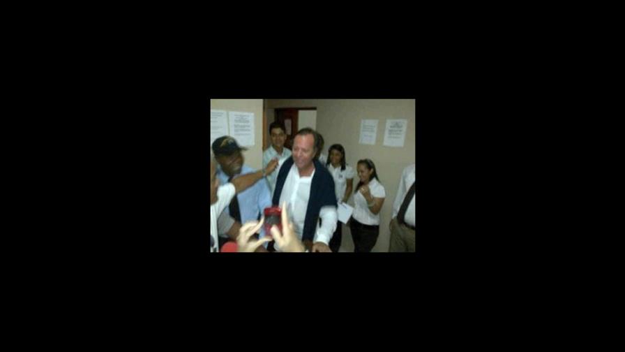 Julio Iglesias de incognito y a puerta cerrada ante juez de Higüey