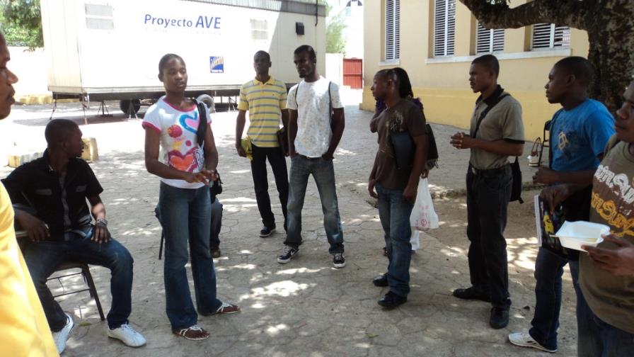 Piden aplicar con coherencia el registro de estudiantes haitianos en el país