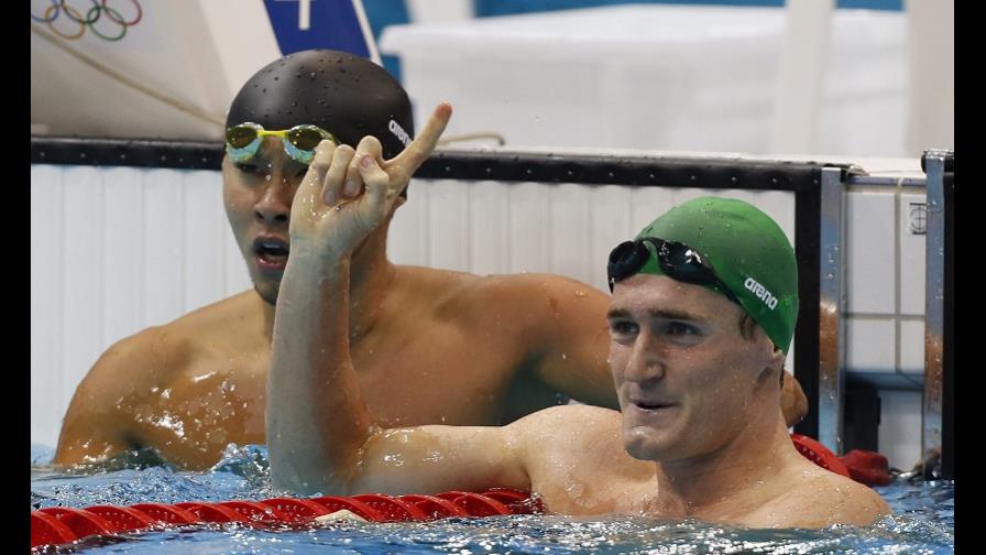 Sudafricano quiebra récord y tiene oro olímpico en natación Sudafricano quiebra récord y tiene oro olímpico en natación