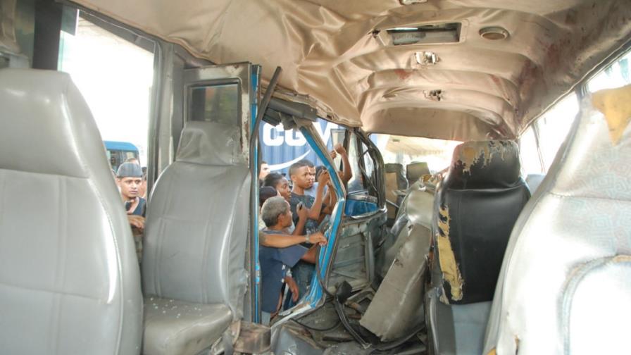 Choque de patana y guagua: 10 heridos Choque de patana y guagua: 10 heridos
