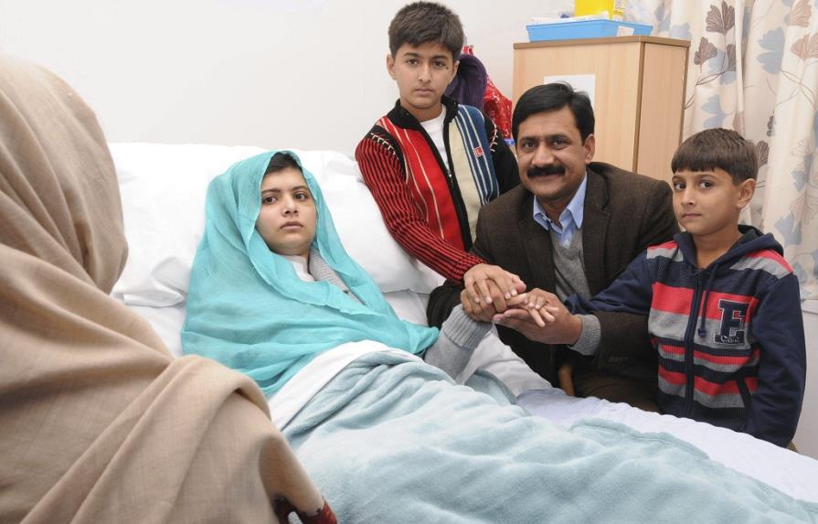 Ministros del Reino Unido, Pakistán y Emiratos visitan a Malala en hospital