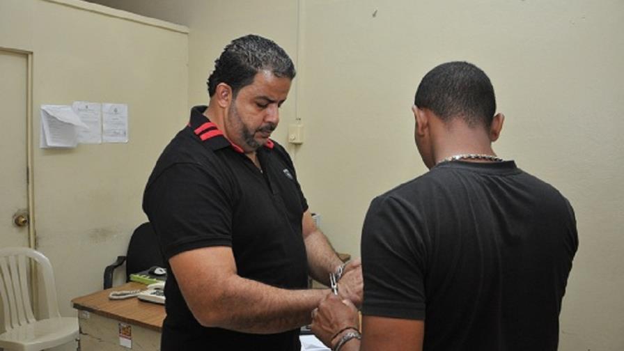 Envían a Martín Sterling a San Pedro para ser sometido por alijo de coca