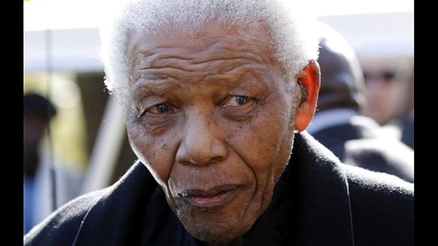 Mandela convalece en casa Mandela convalece en casa