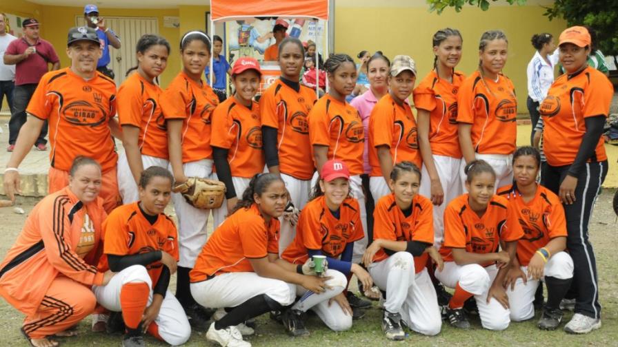 El Este ganó en lucha y el Norte en softbol El Este ganó en lucha y el Norte en softbol