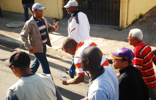 Policía dice botellazo no fue contra el Presidente