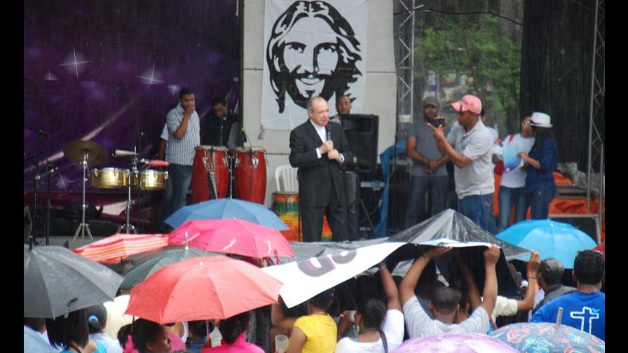 Cardenal exhorta a los jóvenes evangelizar todo el año