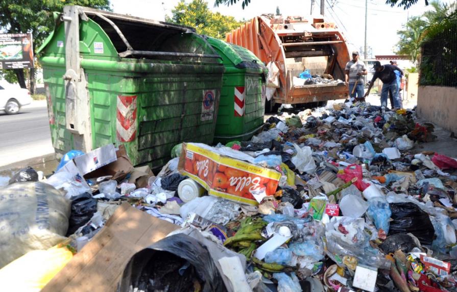 Cúmulo de basura amenaza la salud de residentes en Santiago