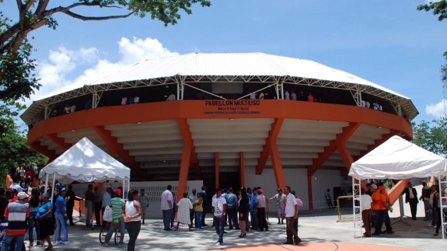 LF inaugura pabellón y multiuso en SFM