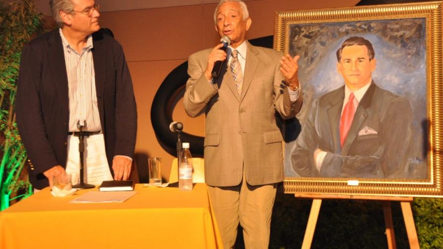 Centro León le rinde tributo Moisés Zouain