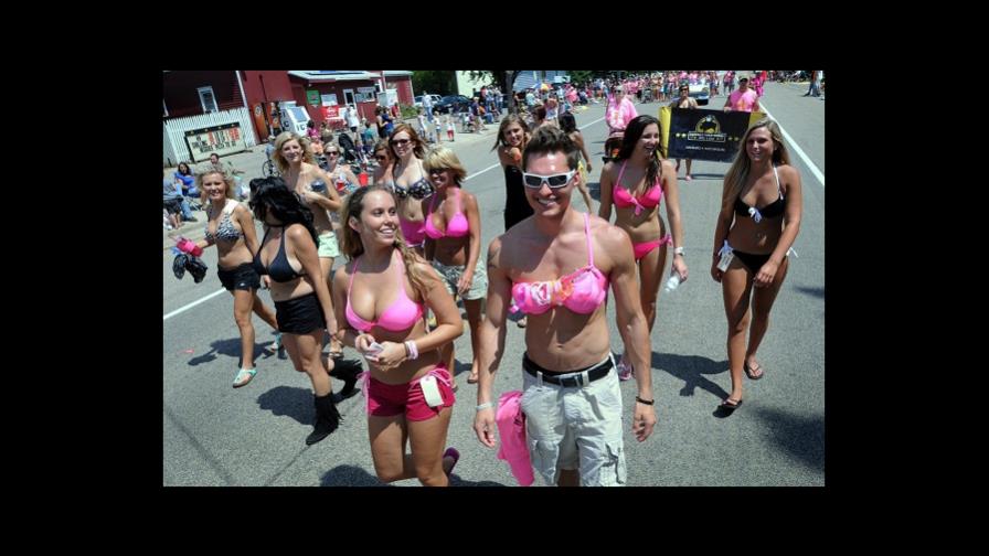 Fracasa en imponer marca mundial de desfile en bikini