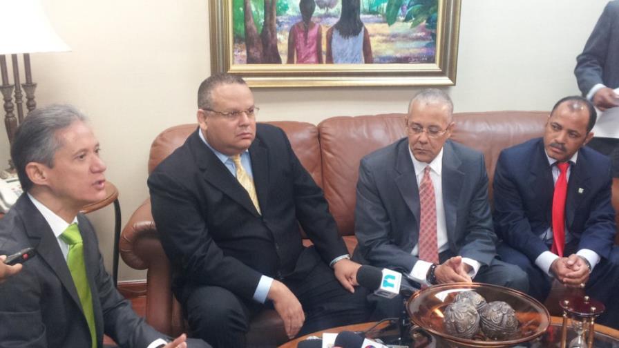 Contralor indagará denuncias corrupción