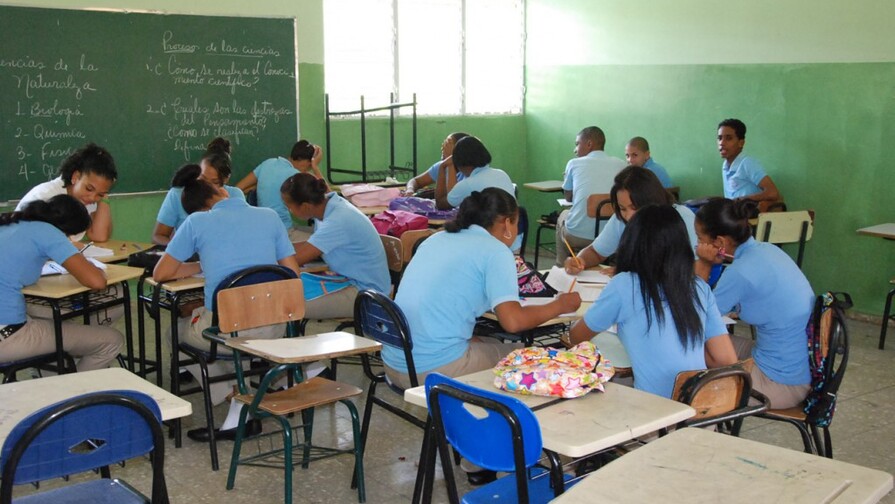 ADP denuncia que el déficit de aulas obliga a eliminar bibliotecas y laboratorios en Higüey ADP denuncia que el déficit de aulas obliga a eliminar bibliotecas y laboratorios en Higüey