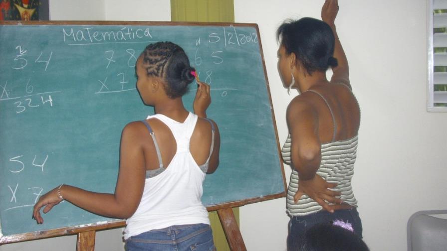 Monjas piden donación de útiles escolares para niñas del Batey Bienvenido