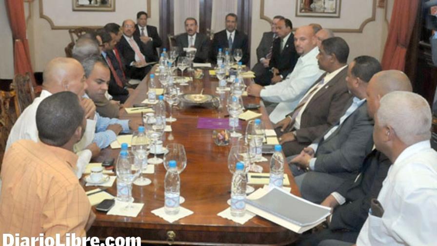 Choferes van Palacio para apoyar reforma