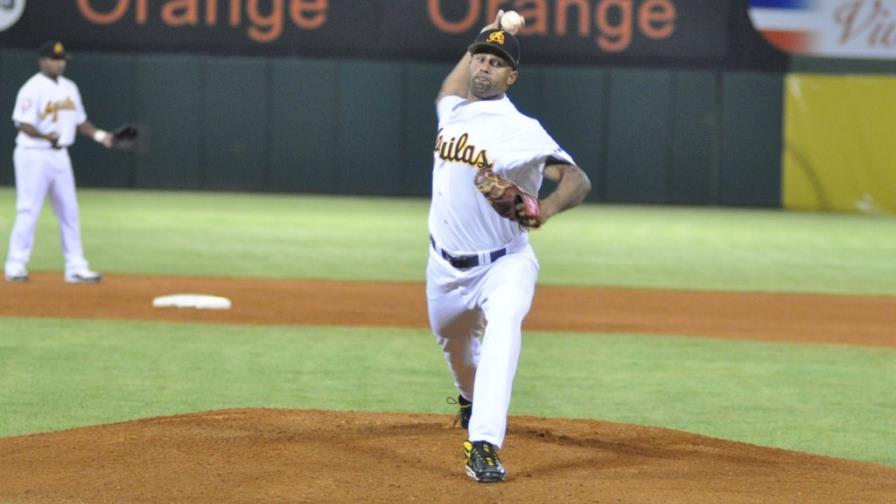 Las Águilas Cibaeñas blanquean 2 por 0 a los Leones del Escogido