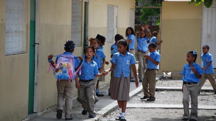 Textileros piden les compren uniformes