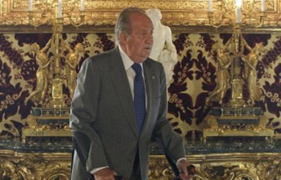 El rey de España continuará hospitalizado hasta el próximo domingo
