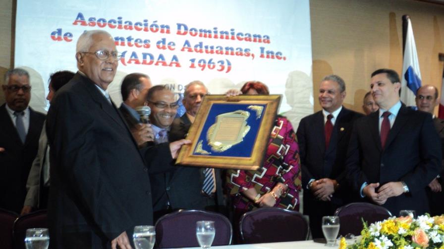 Experto aduanero exhorta a colegas a ser honestos