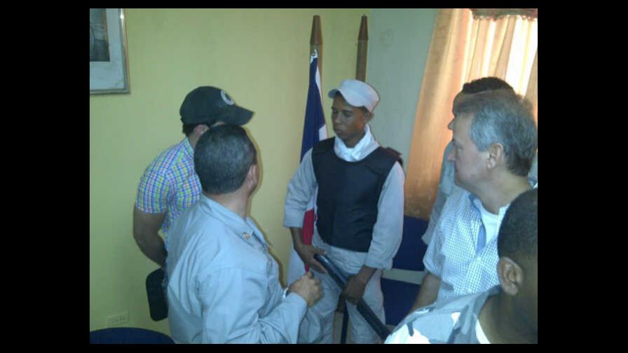 Incidentes provocan suspensión de sorteo de obras en Pedernales