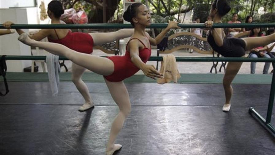 Ballet salva a niños de basureros en Manila Ballet salva a niños de basureros en Manila