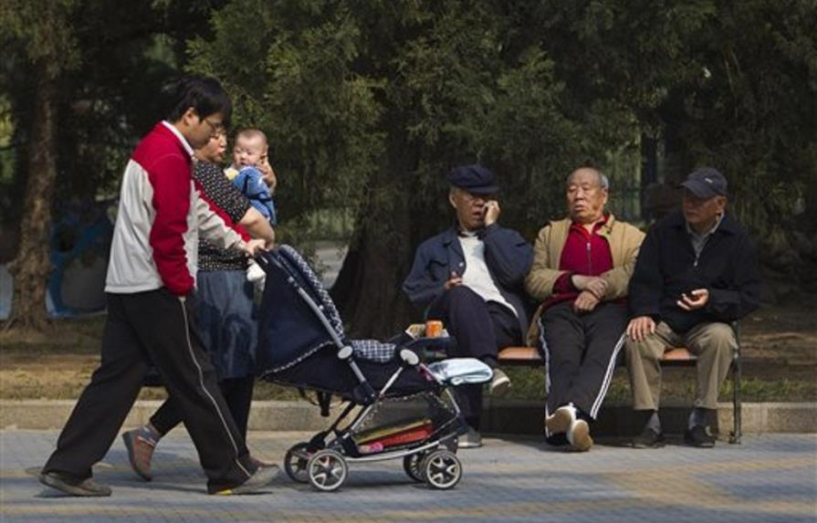 Ley en China ordena visitar más a los abuelos