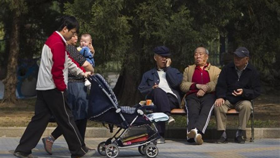 Ley en China ordena visitar más a los abuelos