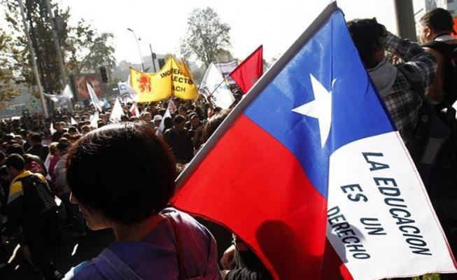 Estudiantes chilenos ocupan la universidad central, clausurada por anomalías