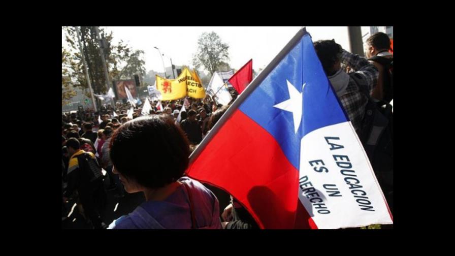 Estudiantes chilenos ocupan la universidad central, clausurada por anomalías