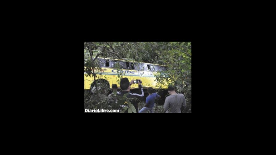 One dead, dozens injured in bus accident in La Vega One dead, dozens injured in bus accident in La Vega