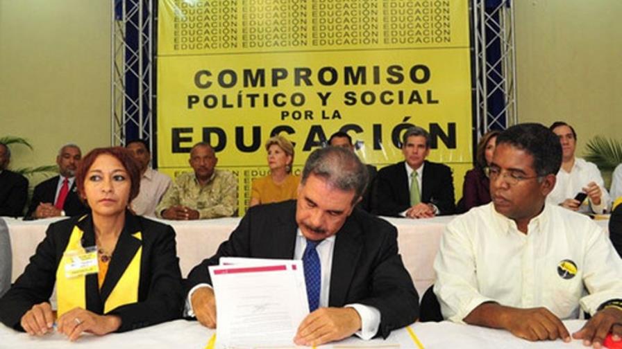 Cumplir con 4% y tanda única, mayores retos de Danilo Medina en educación