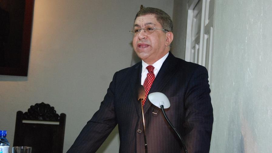 Historiador Adriano Miguel Tejada dictará conferencia en Miami