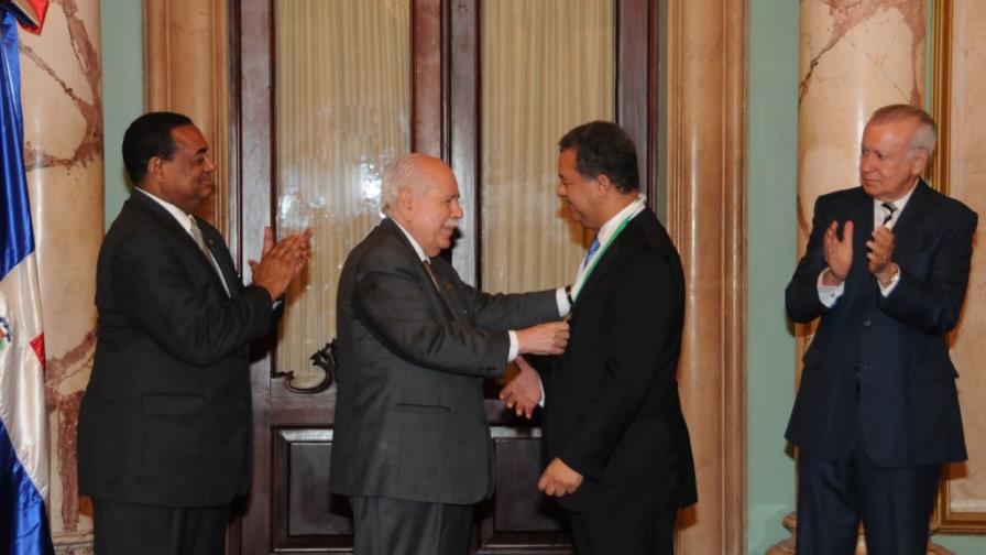Ateneo puertorriqueño anula reconocimientos otorgados a Leonel Fernández y Calle 13 Ateneo puertorriqueño anula reconocimientos otorgados a Leonel Fernández y Calle 13