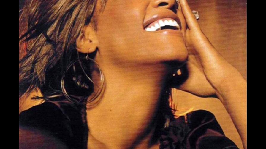 Las últimas canciones de Whitney Houston salen hoy a la venta