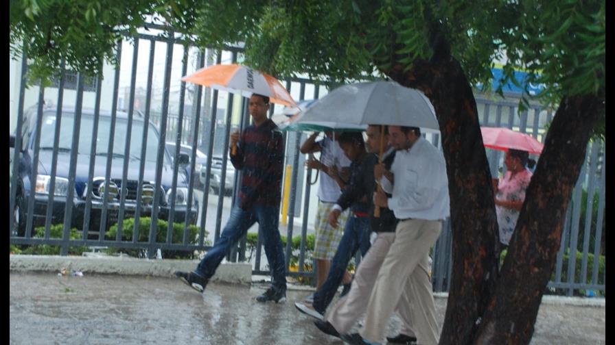 Declaran en alerta el Distrito Nacional y nueve provincias por onda tropical Declaran en alerta el Distrito Nacional y nueve provincias por onda tropical