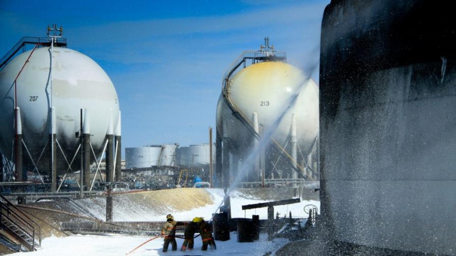 Más de 1,200 viviendas afectadas tras explosión en refinería venezolana