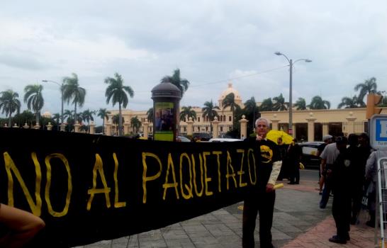 Grupos se manifiestan contra la reforma fiscal