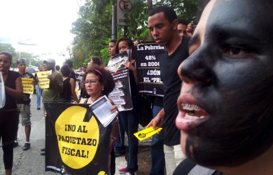 Grupos se manifiestan contra la reforma fiscal