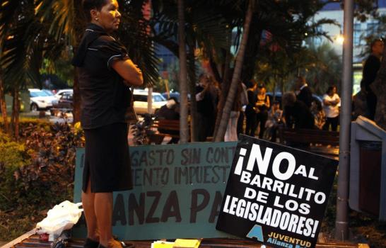 Grupos se manifiestan contra la reforma fiscal