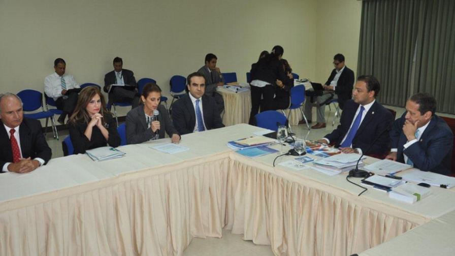 Comisión culmina jornada de consulta sobre reforma fiscal; se reúne hoy con gobierno