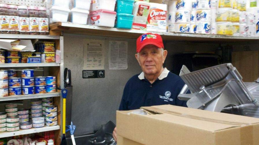 Bodegueros y taxistas dominicanos desafian a Sandy para vender productos y servicios