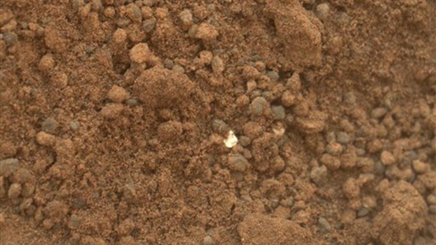 Sonda Curiosity analiza suelo marciano