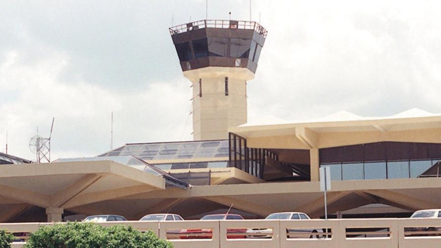 Roban equipo grabación aeronáutica en el AILA