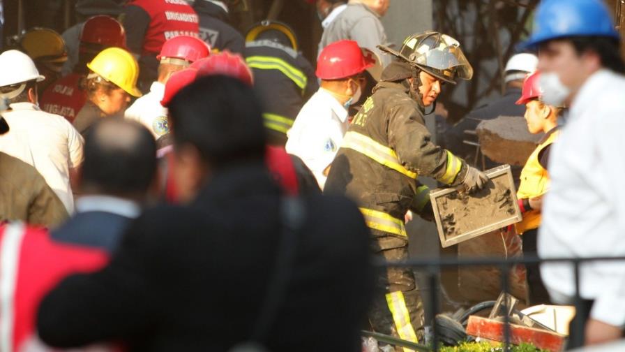 Explosión en petrolera de México deja al menos 14 muertos y 80 heridos