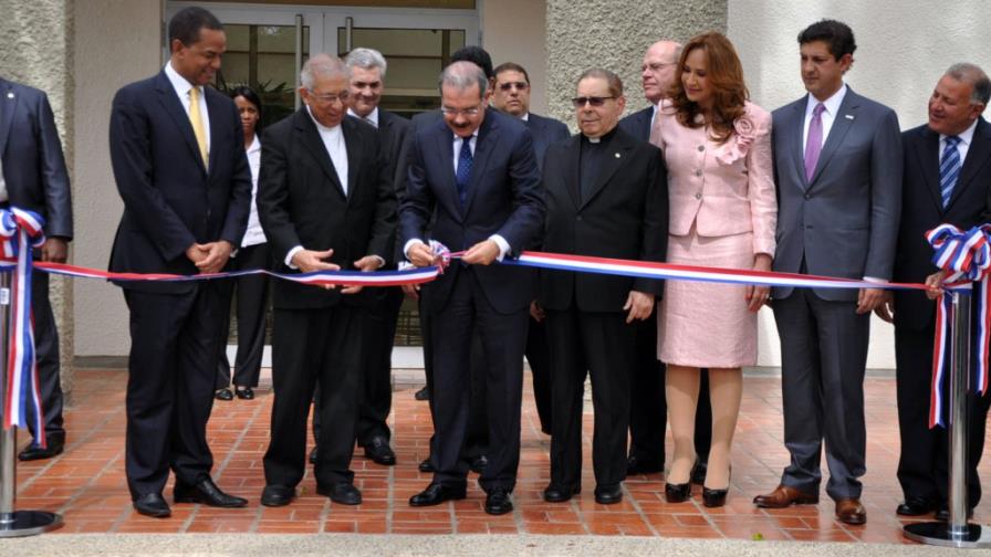 Presidente inaugura edificio de PUCMM Presidente inaugura edificio de PUCMM