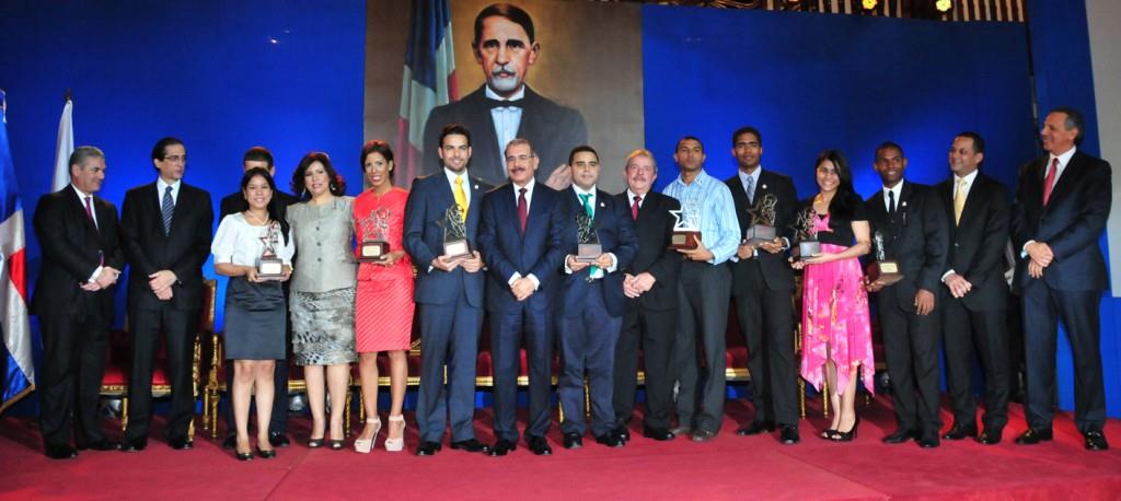 Gobierno entrega XVII edición del Premio Nacional de la Juventud