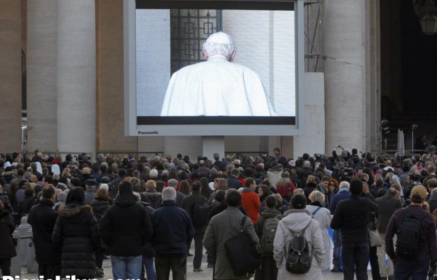 Benedicto XVI ya no es Papa; comienza sede vacante