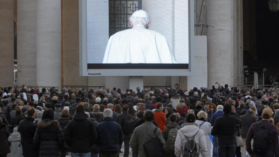 Benedicto XVI ya no es Papa; comienza sede vacante