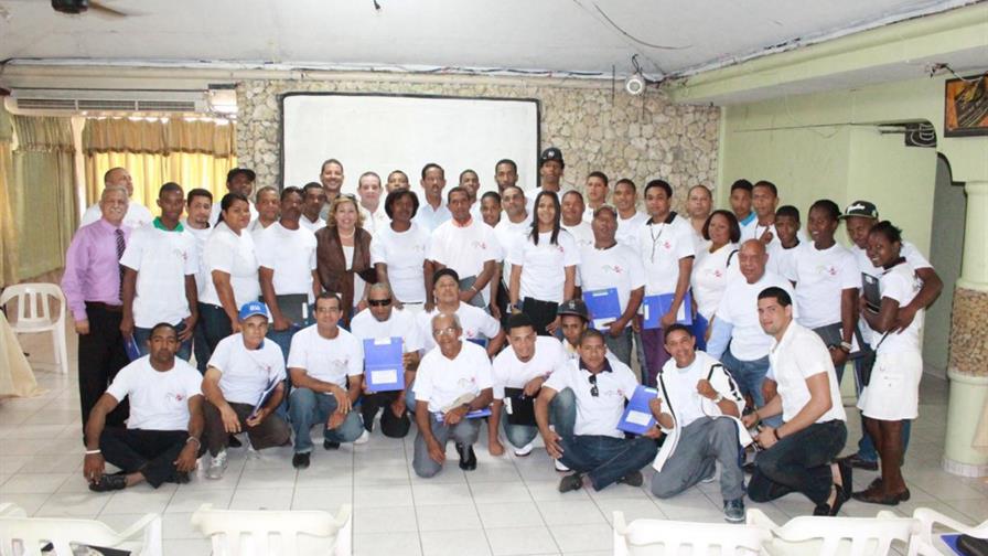 Orientan deportistas sobre Sida